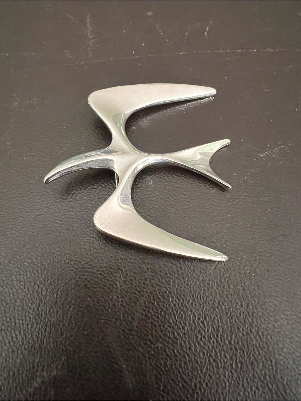 VTG 1974 SARAH COVENTRY Modernist  Silver Tone Bird Dove winged BROOCH/Pin
